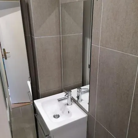 Avec Terrasse Agréable, Métro Paris20 Appartement *