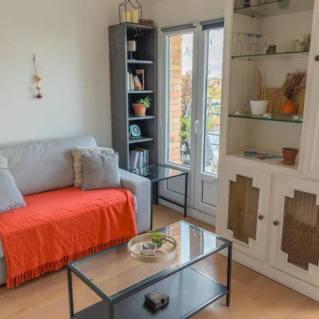 Appartement Avec Terrasse Agréable, Métro Paris20 *